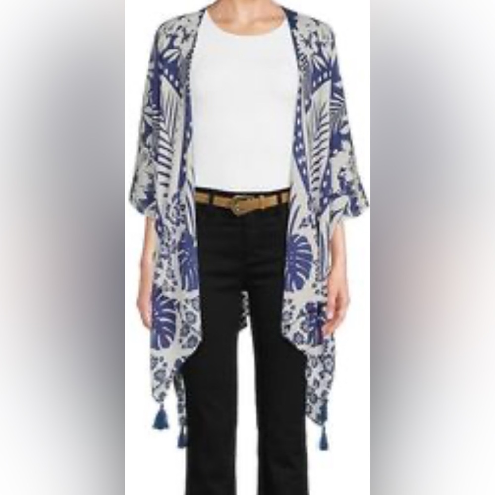 VINCE CAMUTO one size fits all, blue & white open front kimono with tassels.